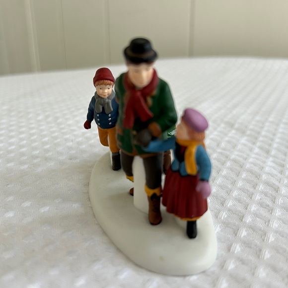 Department 56 “The Family Tree” - Picture 4 of 5